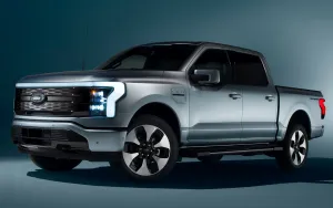Rivian R1T vs Ford F-150 Lightning: How They Stack Up – Expert Analysis on Features and Performance