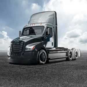 Tesla Semi vs Freightliner eCascadia: Expert Comparison of Features, Performance, and Innovation
