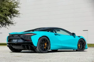 Key Features That Differentiate Tesla Roadster vs McLaren Artura in the EV Market