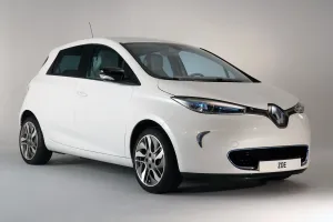 Peugeot e-2008 vs Renault Zoe: Expert Comparison of Features, Performance, and Innovation